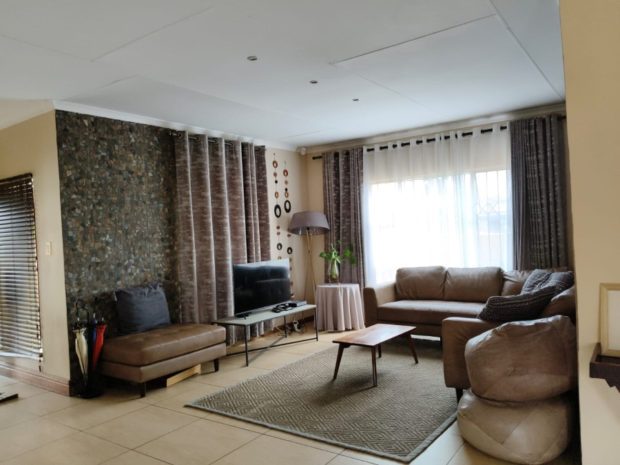 8 Bedroom Property for Sale in Monakato North West